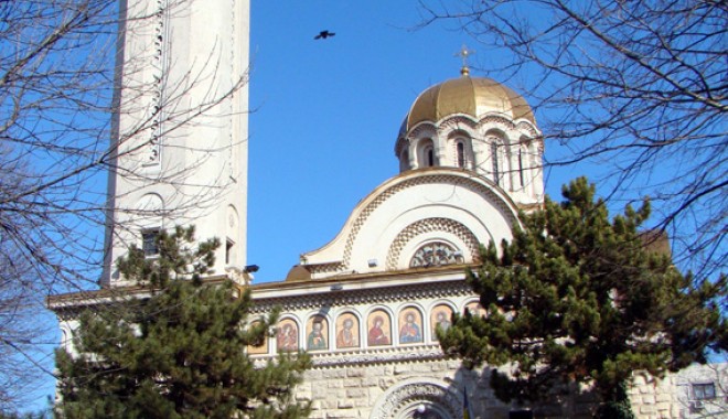 Procesiune religioasă pe străzile Constanței - procesiunereligioasa-1368972131.jpg