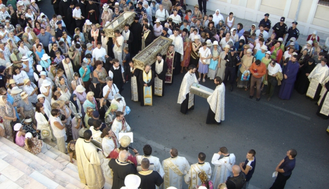 Procesiune religioasă pe străzile Constanței - procesiunesfpantelimon-1501000357.jpg
