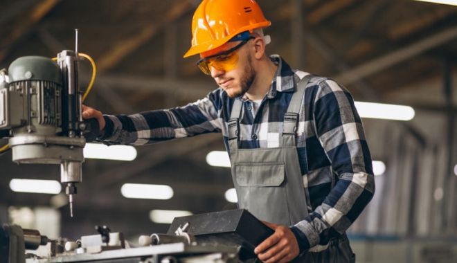 Producţia industrială a scăzut cu 4,7% în primele cinci luni din acest an - productia-industriala-1689354685.jpg