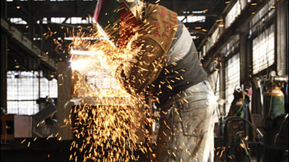Află cu cât a crescut producția industrială - productiaindustrialaascazutinaug-1355213867.jpg