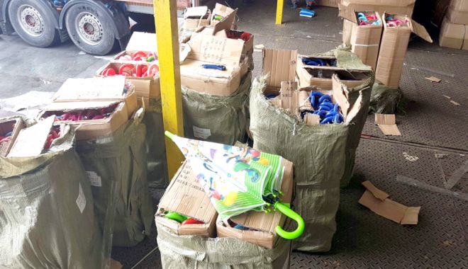 Produse contrafăcute, confiscate în Portul Constanța - produse-1519152407.jpg