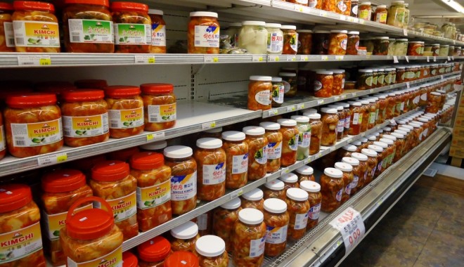 Peste 10 tone de produse alimentare confiscate de polițiști - produsealimentjpg1392723339-1396521303.jpg