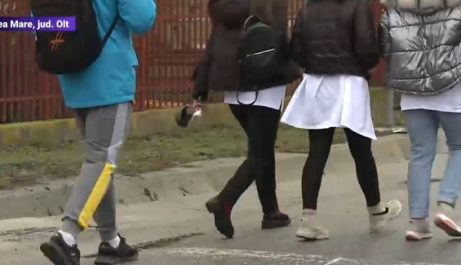 Ce riscă profesoara care a trimis din greșeală elevilor poze nud - profa-1641915121.jpg
