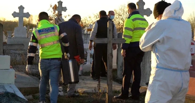 Cazurile de profanare de morminte se extind. Făptașii ar fi plecat cu mii de lei