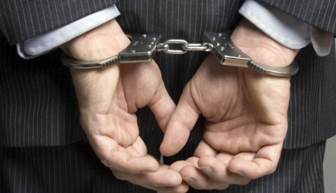 Profesor, 5 ani de închisoare pentru 800 euro mită. Dorin Cocoș, 2 ani de închisoare, 10 milioane euro mită - profesor-1460738887.jpg