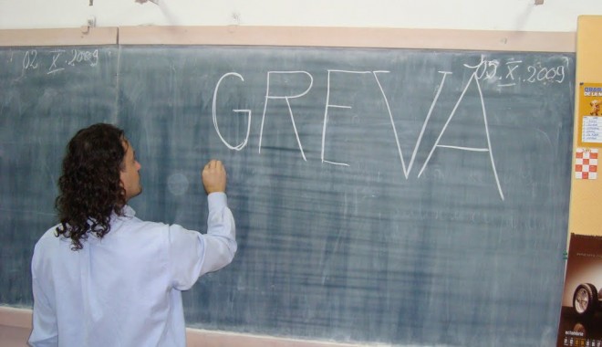 Amenințări de blocare a anului școlar - profesori-1383311996.jpg