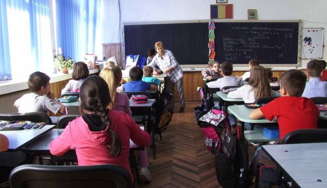 Profesori dați afară din învățământ pentru fraude la Bacalaureat - profesori-1439793439.jpg