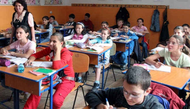 Ce se întâmplă cu salariile dascălilor? Sindicatele din învățământ au primit… promisiuni - profesoridascali-1467046800.jpg