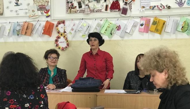 Profesorii constănțeni se instruiesc! - profesorii-1557696921.jpg