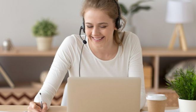 Profesorii constănțeni, învățați să susțină cursuri online - profesoriiinvatati-1597590554.jpg