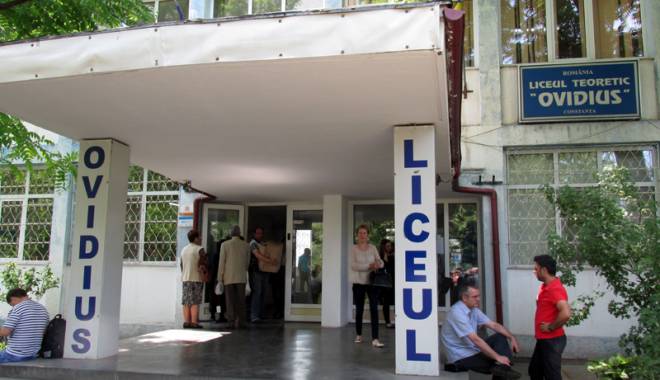 Profesori care nu au vacanță - profesoriinusuntinvacanta-1437921268.jpg