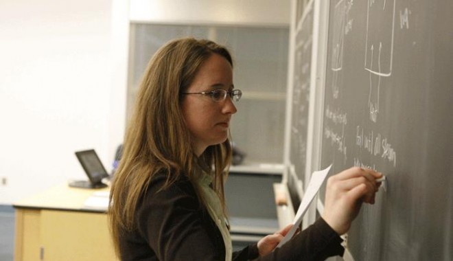 Debutant cu salariul cel mai mic din UE - profesorlatabla-1316207538.jpg