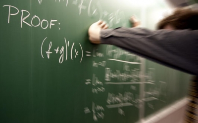 Învățătoarea cercetată pentru proxenetism, dată afară de la școala la care preda - profesortabla-1351188945.jpg