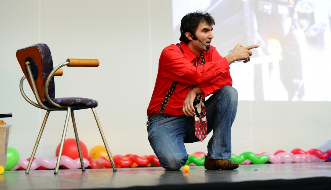 Mâine vine la Constanța profesorul de joacă - profesoruldejoaca-1414408114.jpg
