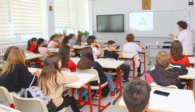 Elevii iau lecţii despre obezitate şi ce probleme implică această stare - proiect-1652984744.jpg