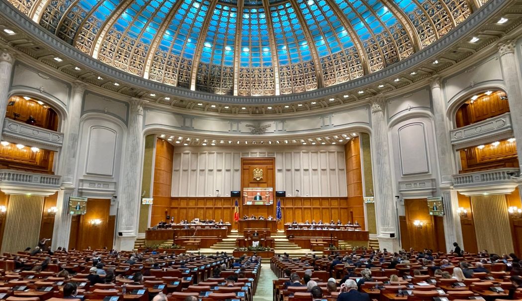Iniţiativă legislativă. Amenzi pentru lipsa de respect faţă de angajaţii instituţiilor publice