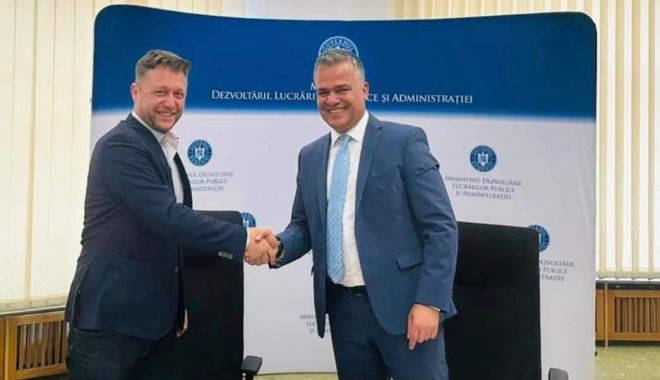 Primarul Robert Șerban a semnat două contracte pentru reabilitarea drumurilor din Eforie