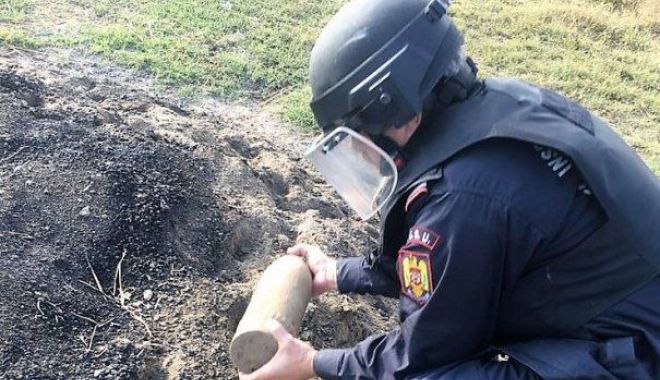 Tragedie evitată în ultimul moment! Doi copii, surprinși în timp ce se jucau cu un proiectil neexplodat - proiectil-1523281630.jpg