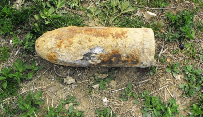 Proiectil intact descoperit în curtea unei femei - proiectil1-1374142813.jpg