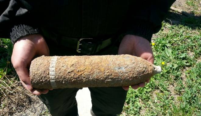 Proiectil de artilerie  găsit la o fermă din Constanța - proiectildeartilerie-1429114397.jpg