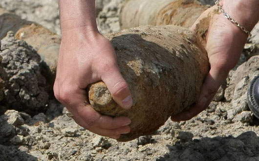 Doi copii au fost grav răniți în urma exploziei unui proiectil - proiectilerazboi-1351186413.jpg
