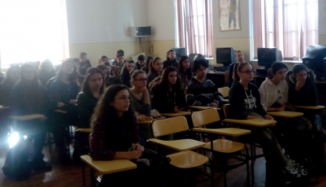 Proiect județean de voluntariat, inițiat de elevi - proiectjudeteandevoluntariat-1479747201.jpg