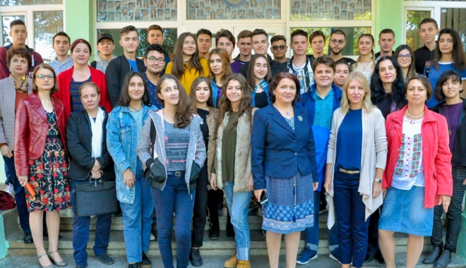 Profesorii din Medgidia își pregătesc elevii pentru o viață mai bună - proiectmedgidia-1507910866.jpg