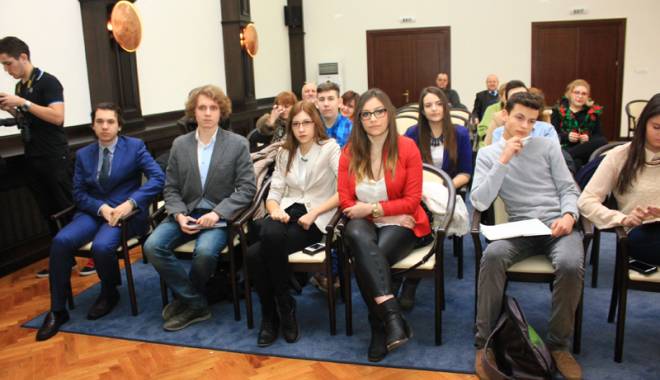 Proiectul de 1 milion de euro,  în faza chestionarelor pentru elevi - proiectul1-1425053227.jpg