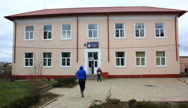 Proiect umanitar la Techirghiol - proiectumanitarlatechirghiol7-1428587085.jpg