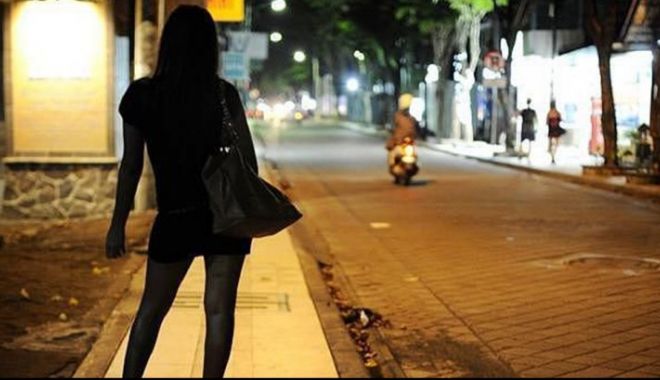 Doi jandarmi se dădeau falși polițiști și jefuiau prostituate - prostituate9011066926000-1527057950.jpg