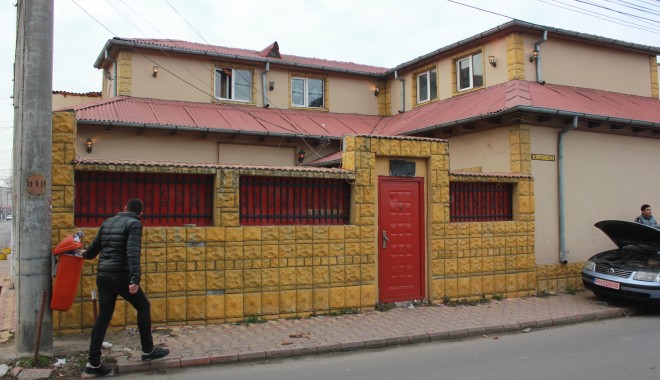Mai multe zile după gratii pentru cei care vindeau sex într-un salon de masaj erotic - prostitutiesalonmasajstradadumit-1389373068.jpg