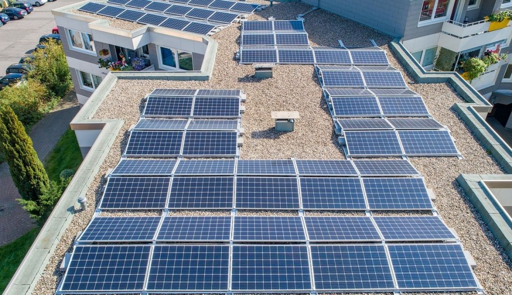 Prosumatorii din România au ajuns la o putere de peste 2.300 MW - prosumatori-romania-1739178015.jpg