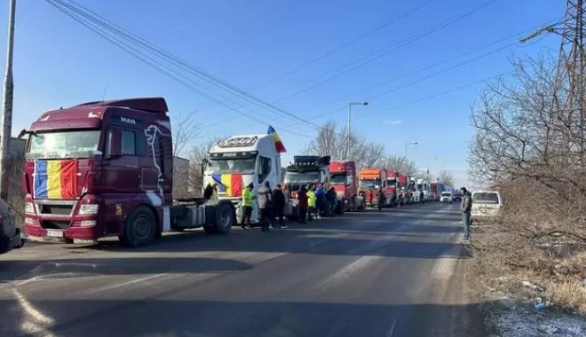 Transportatorii continuă vineri protestele! Zeci de persoane, prezente - protest--1705052959.jpg