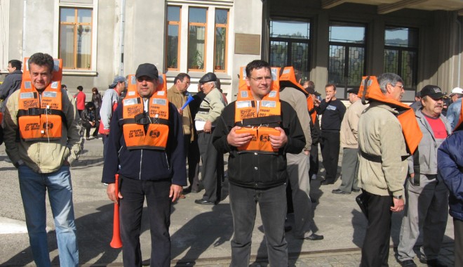 Consiliul de administrație al CNAPMC nu își respectă propriile hotărâri - protest-1335371020.jpg