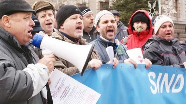 Protest sindical la sediul Agenției Naționale de Reglementare în domeniul Energiei - protest-1424355817.jpg