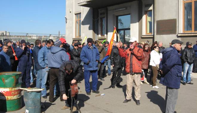 Protest maraton împotriva conducerii CNAPMC - protest-1425576296.jpg