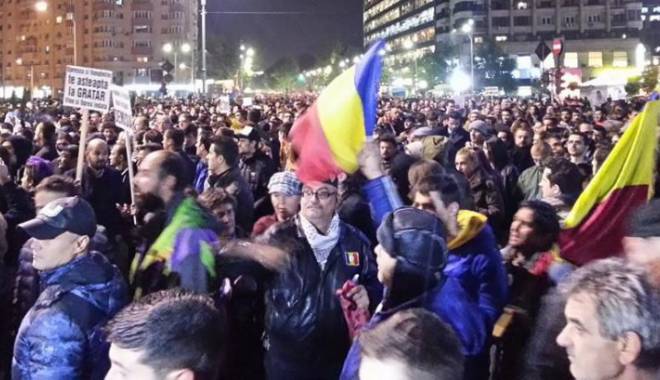 UPDATE Protestul de la București s-a încheiat; mii de oameni au manifestat în Capitală și în mai multe orașe din țară - protest-1446598272.jpg