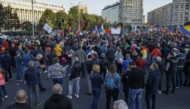 Noi restricții în Capitală, duminică seară: Oamenii cer eliminarea restricțiilor și a pașaportului verde - protest-1633875647.jpg