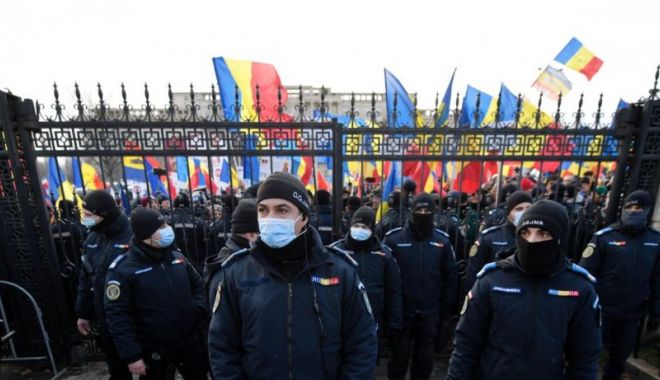 Dosar penal în cazul jandarmilor care au acționat la poarta Senatului, în ziua protestului violent - protest-1640275297.jpg