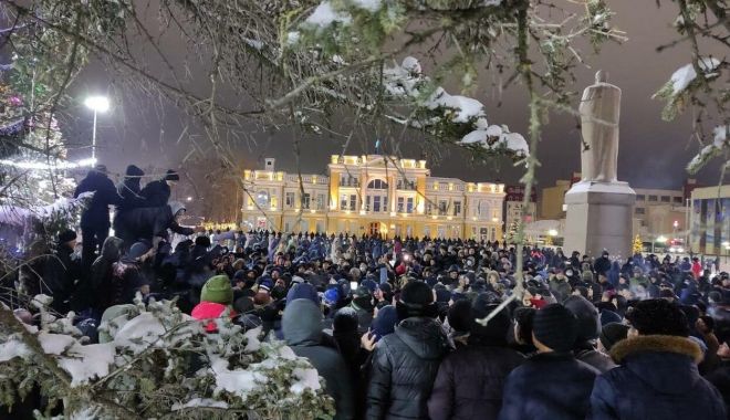 Kazahstan / Guvernul a demisionat pe fondul protestelor violente cauzate de creșterea prețului combustibilului - protest-1641371631.jpg