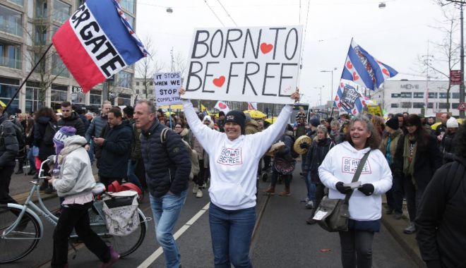 Proteste de amploare în Olanda împotriva campaniei de vaccinare și a restricțiilor pandemice - protest-1642354283.jpg