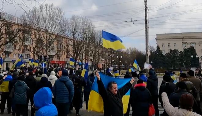 Ucrainenii sunt în stradă și protestează împotriva rușilor la Herson - protest-1647182744.jpg