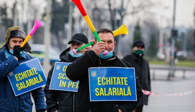 Sindicaliștii din poliție și penitenciare se alătură militarilor rezerviști care protestează marți în Piața Victoriei