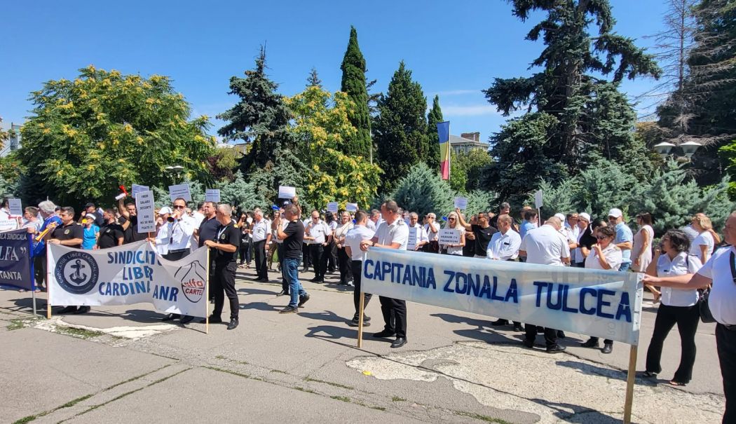 Sindicaliștii din ANR își strigă necazul în stradă! Vor salarii mai mari!