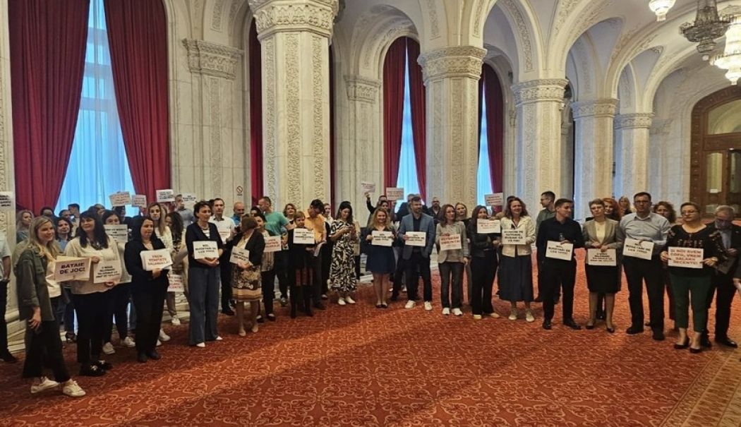 Angajații Camerei Deputaților protestează luni, împotriva concedierilor anunțate