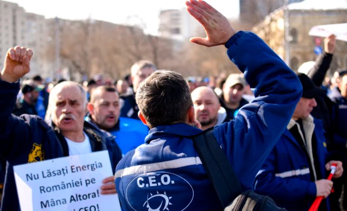 Mii de mineri vor protesta la Guvern. Sunt amenințate 1.800 de locuri de muncă - protest-mineri-1774338553.webp
