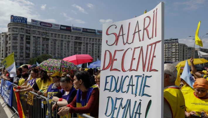Furie în educație! Reducerile de salarii și burse scot profesorii și studenții în stradă - protest-profesori-1771928653.webp