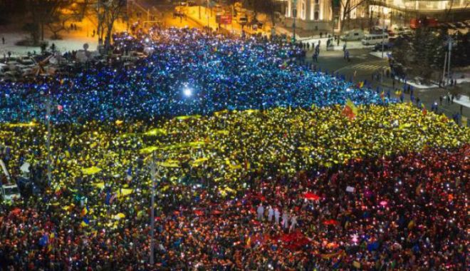 Proteste de Ziua României! "La mulți ani în UE, România! E timpul să scapi de hoți
