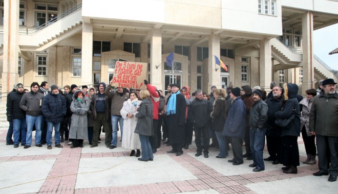 Artiștii de la ,,Oleg Danovski'' riscă să fie aruncați în stradă - protestartisti-1321383273.jpg