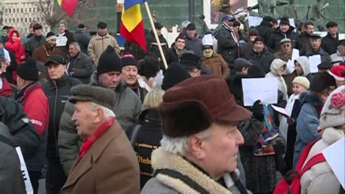 Protestatari constănțeni, goniți din Piața Universității - protestatari25502700-1326975447.jpg